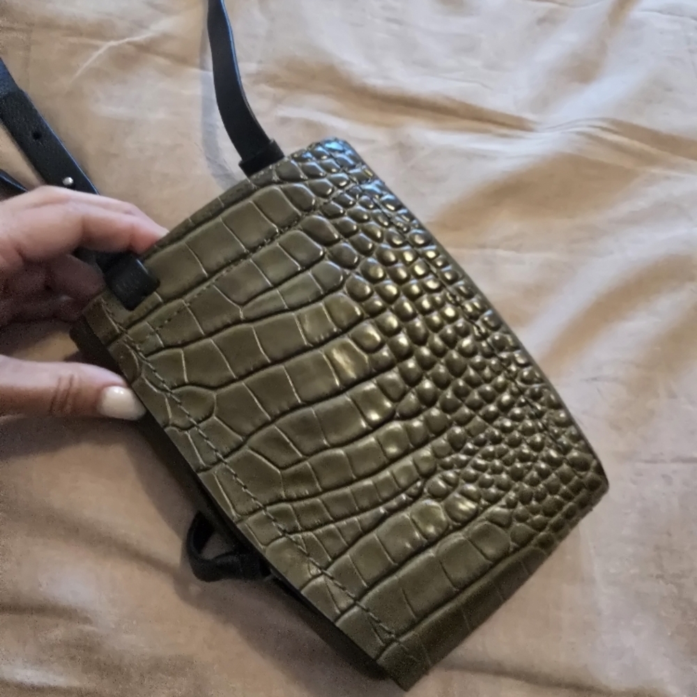 NWOT Vince Camuto army/sage green leather